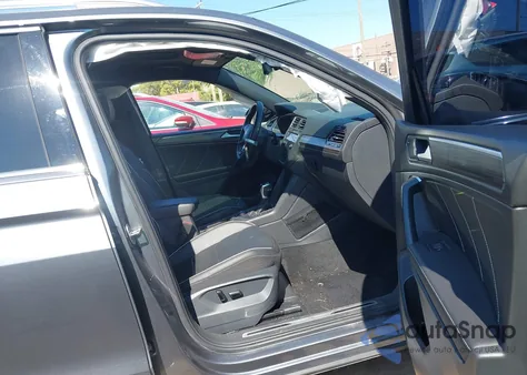 2022 Volkswagen Tiguan 2.0T Sel R-Line из США, поврежденный, VIN 3VV4B7AX0NM166962